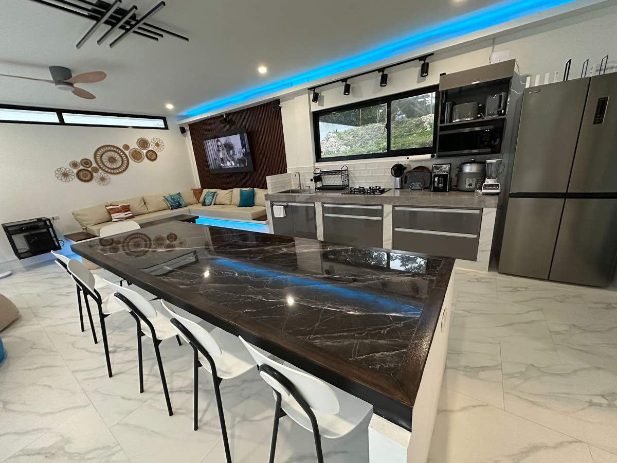 Outdoor dining with view